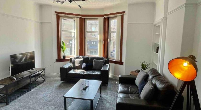 Large 2 bed near Glasgow Airport