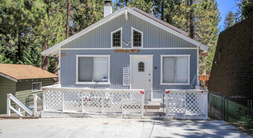 Bear Mountain Retreat - Walk to the Zoo or catch the shuttle to the slopes! Darts & arcade machine!