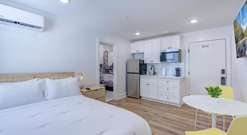 Palm Springs Studio Apartment
