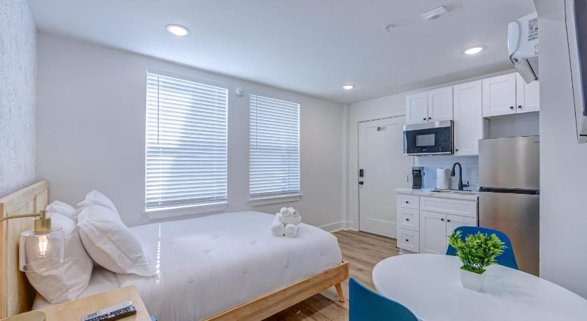Royal Cheetah Studio Apartment