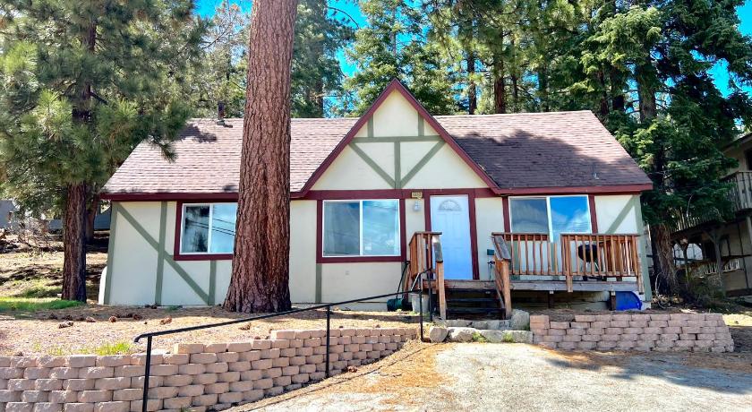 Bears Eye View - Steps to Bear Mountain Ski Resort!