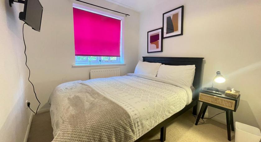 Private Double Room with Smart TV in Greenwich