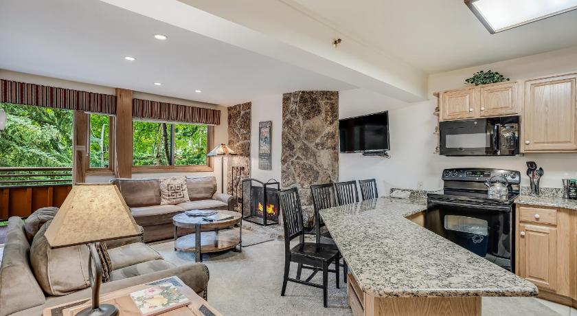 Laurelwood Condominiums 307