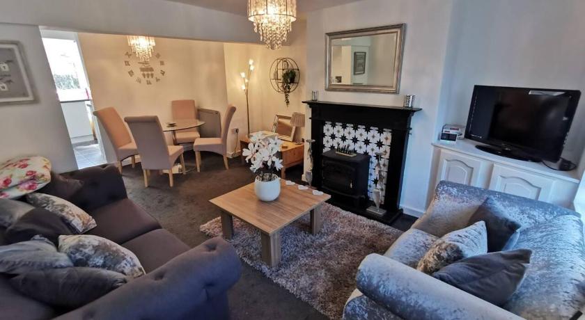 Stunning 2-Bed House in Macclesfield Cheshire