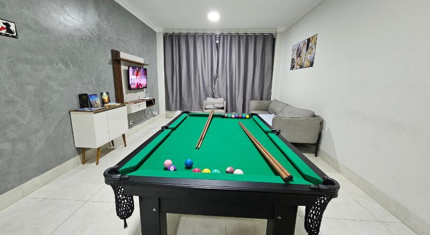 Casa espaçosa, mesa de sinuca e piscina aquecida!