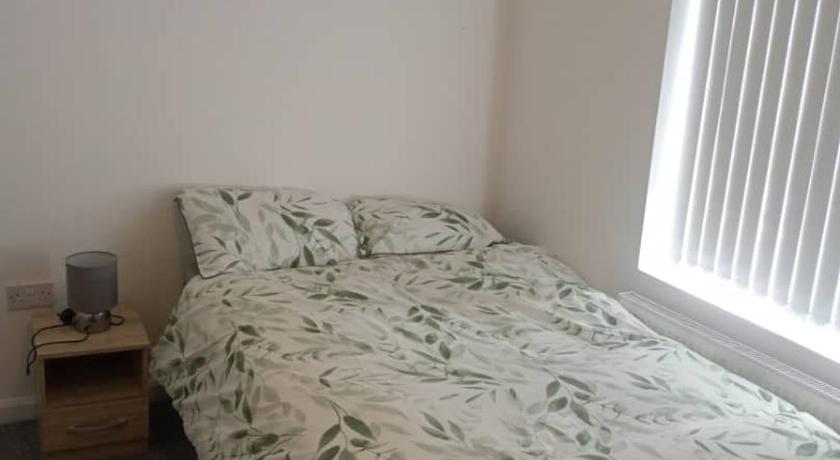 Double-bed H4 close to Burnley city centre