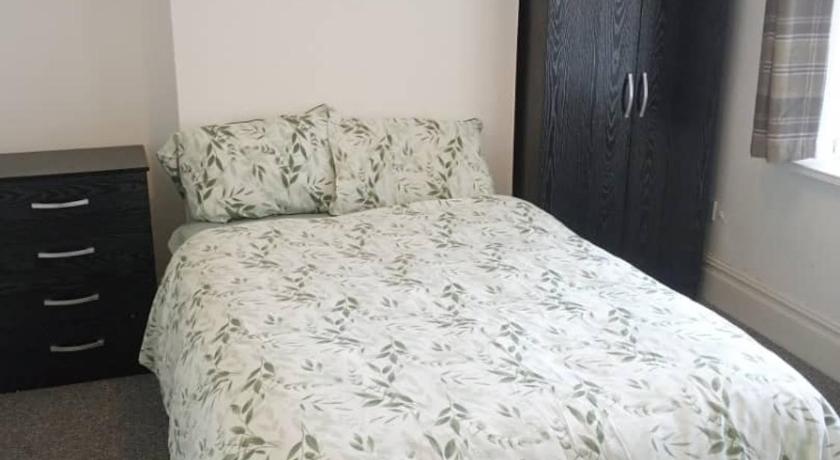 Double bed (R1) close to Burnley city centre