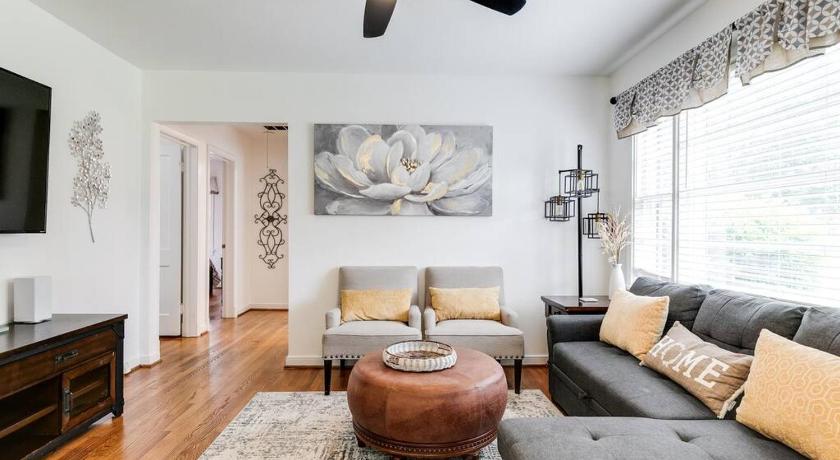 RF Central location w fenced backyard FIRE-PIT