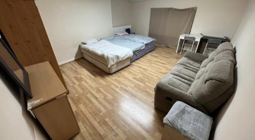 oldham town centre double room 5