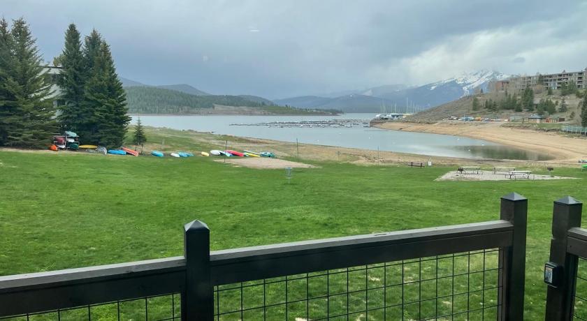 Lakefront Luxury Condo with Stunning Views!!