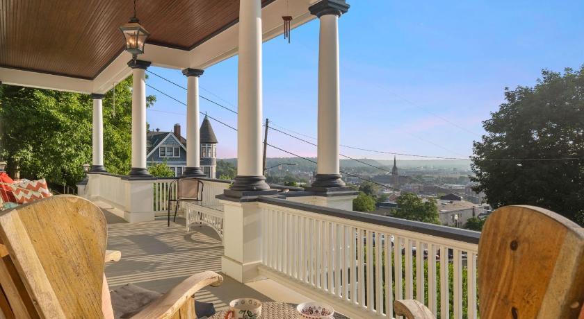 Dubuque's Front Porch, Historic Charmer, Walk Downtown