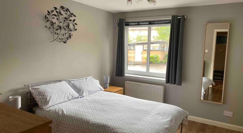 Spacious Ground Floor 2 Bed by Lains Lettings