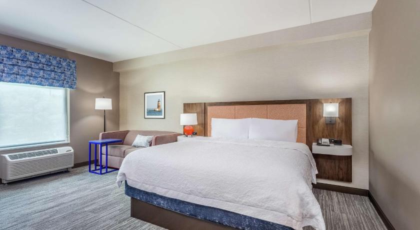 Hampton Inn & Suites Kittery-Portsmouth