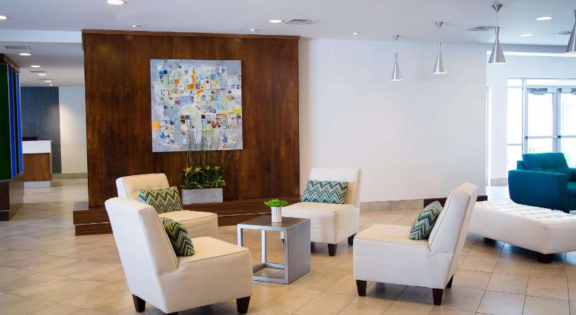 DoubleTree by Hilton Omaha Southwest