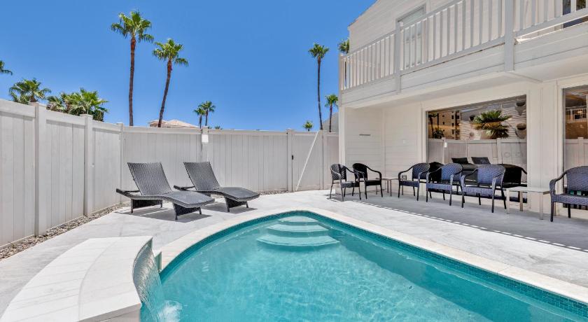 Large Family Luxury Condo in Beachfront Resort, Heated Pool, Private Terrace & Pool