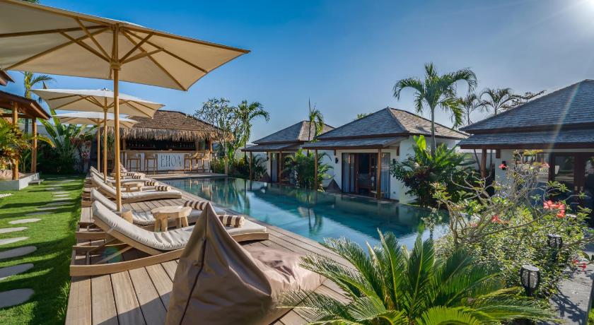 EHOA BALI Nyanyi Boutique Hotel - In front of entrance to NUANU