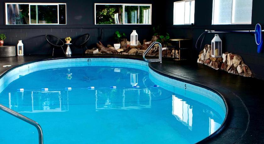 Sierra Blue Hotel & Swim Club
