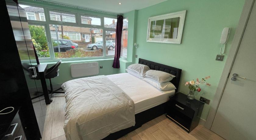 Letzi Premium Cozy Retreat Private En-Suite Rooms, Heathrow Airport