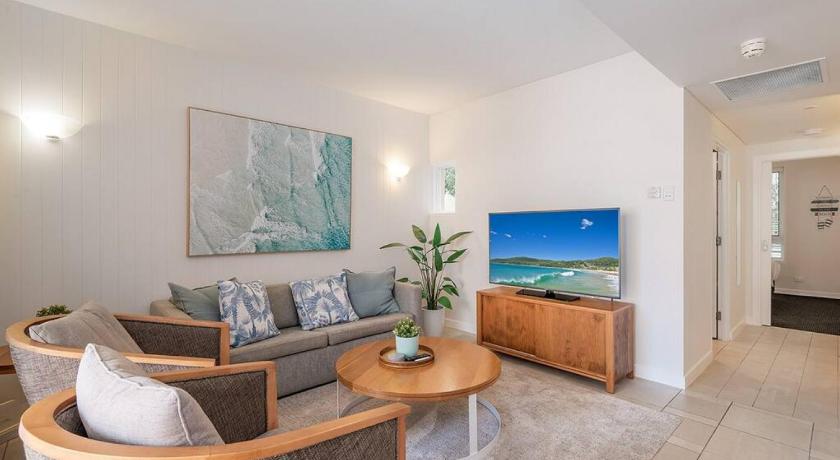 Poolside luxury on Hastings St 212