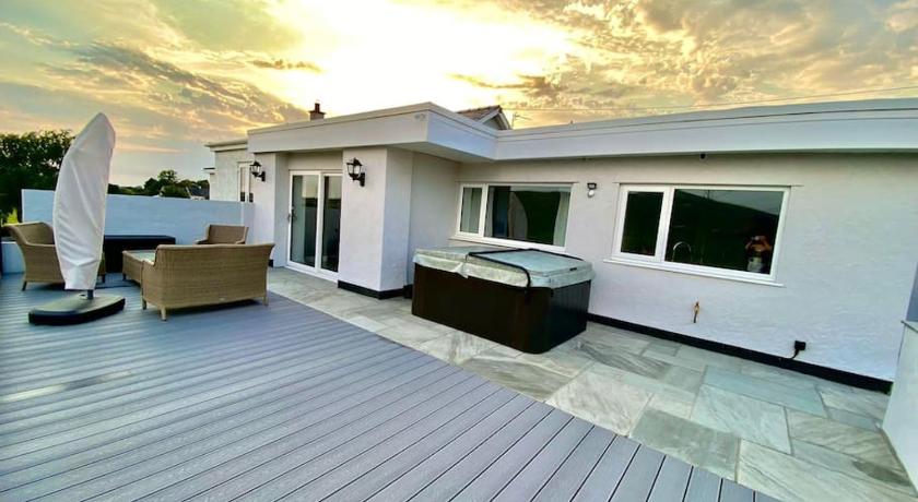Bryn Mair cottage overlooking Snowdon