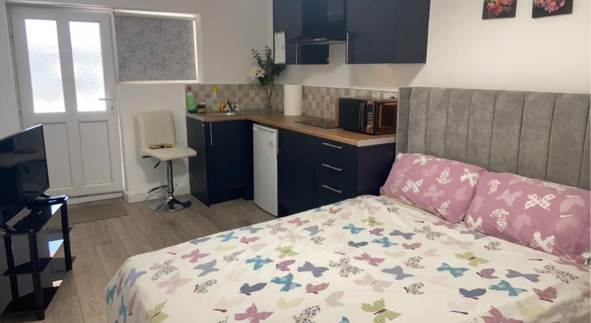 Brand new studio Apartment with beautiful Kitchen-Close to Liverpool City Centre