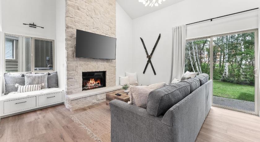 Canyons Creekside 3b3ba Townhouse 1 Block to Ski Lift