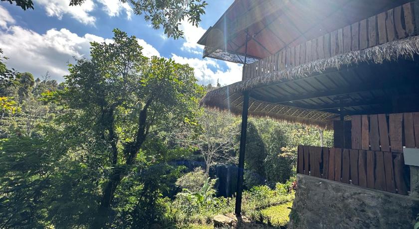 Munduk Tutub waterfall view
