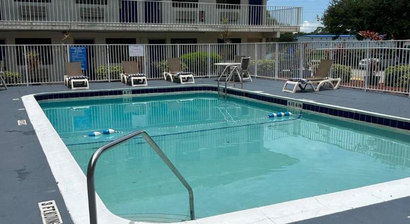 Motel 6 Lakeland, FL