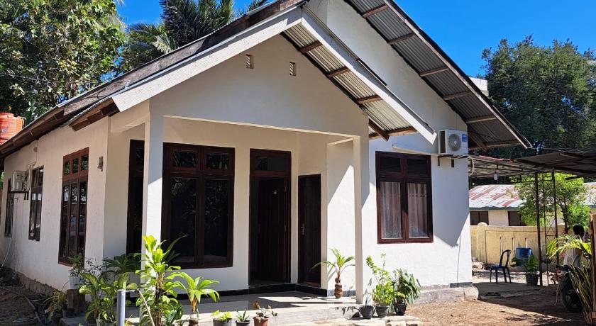 Riung Tiga Empat Tujuh Guesthouse
