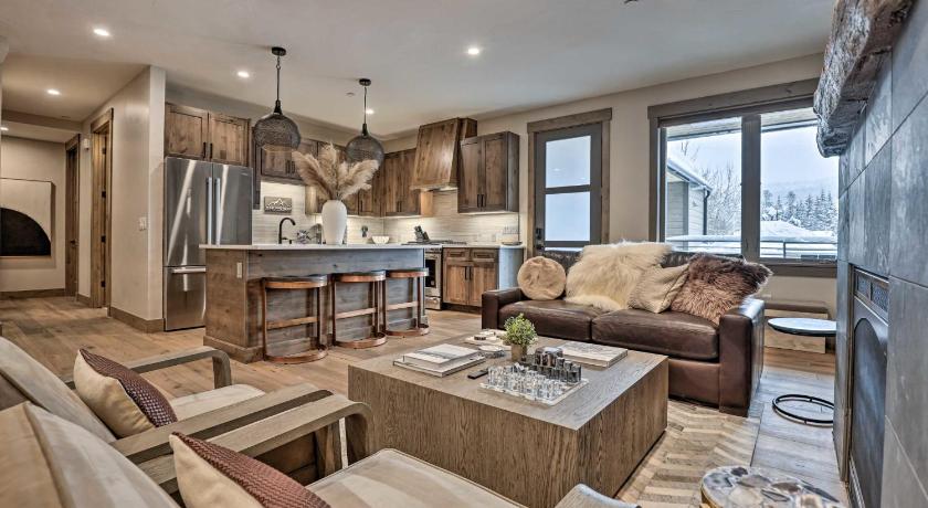 Winter Park Condo w/Hot Tub & 4 Mi to Skiing