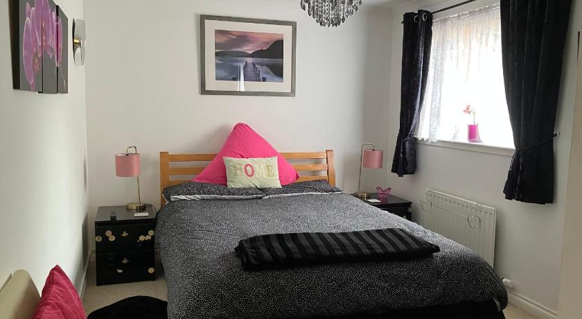 Dundee City Waterfront, 2 Bedroom 2 Bathroom Apartment - Parking and WIFI, short walk to V and A, Bu