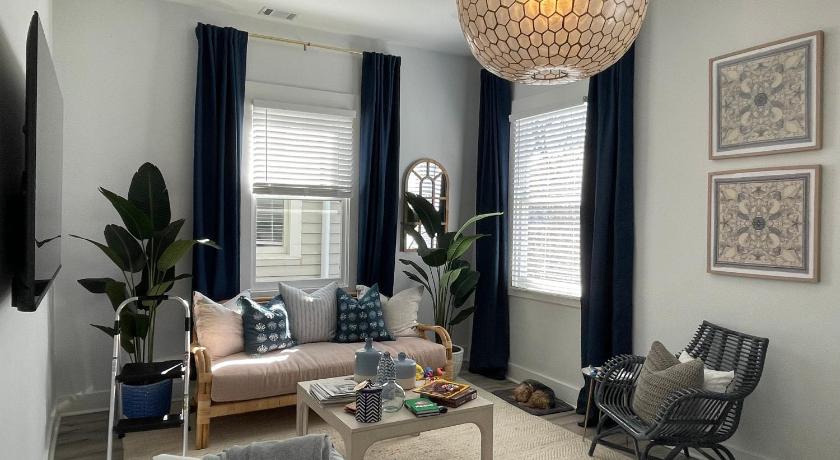 New! Stylish 1900s Renovated Duplex Apartment Building Near Forsyth & River St