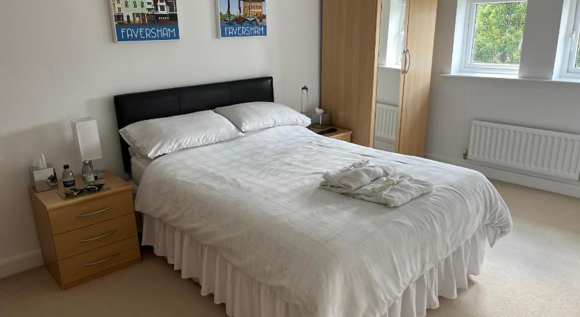 Hampton Vale, Peterborough Lakeside Large Double bedroom with own bathroom