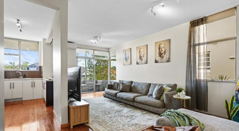 Sunny Bondi Retreat: Beach & Culture Unite!