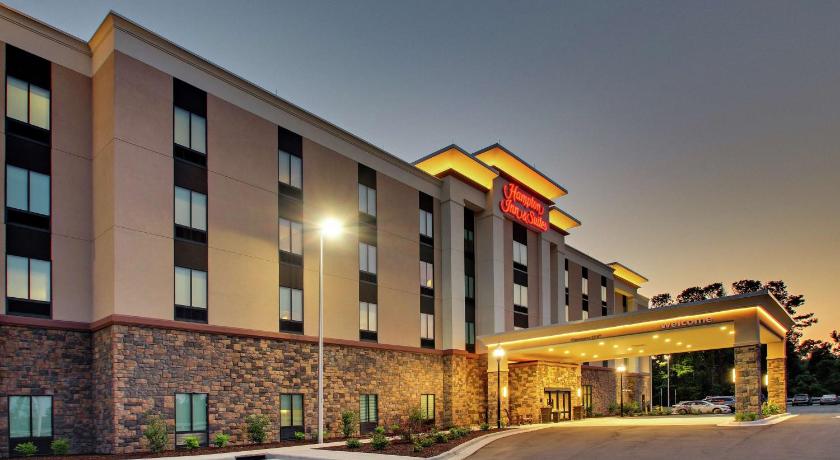 Hampton Inn & Suites Southport