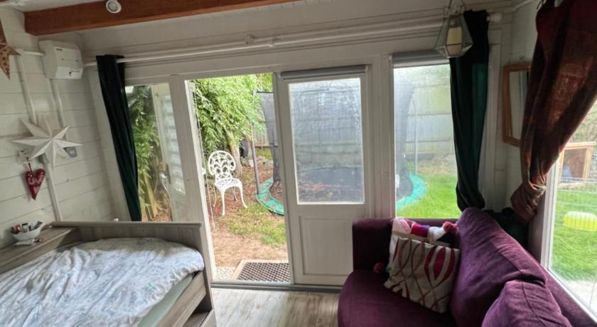 29 Park Avenue , Shoreham-by-Sea , Cozy Cabin
