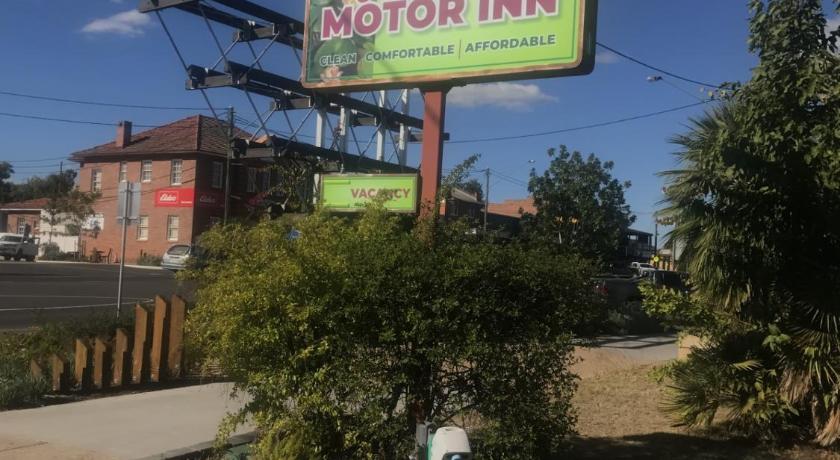 Golden West Motor Inn