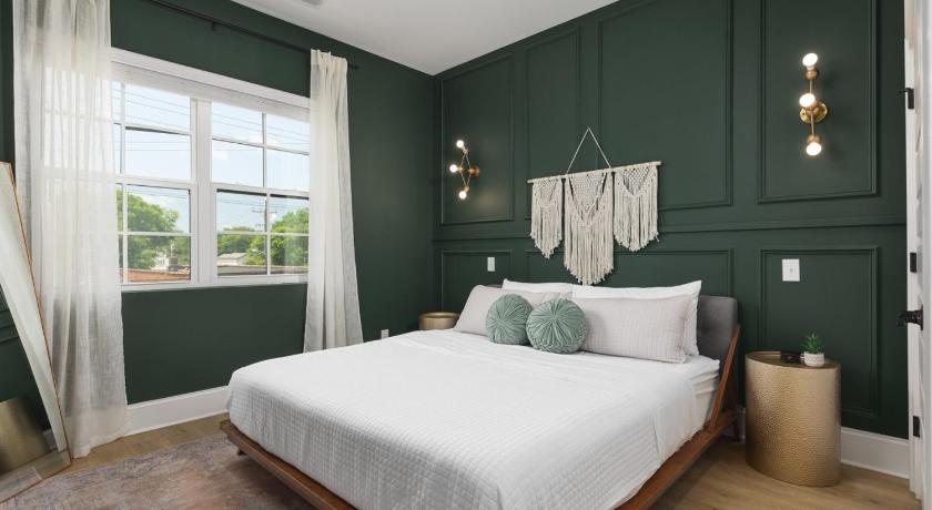 Stylish 5 Beds, 2 Bedroom in Trendy East Nashville