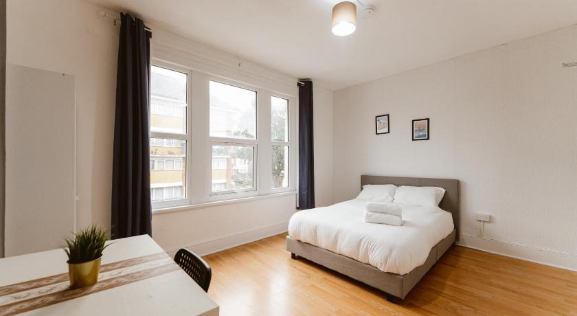 Great Rooms in Plaistow