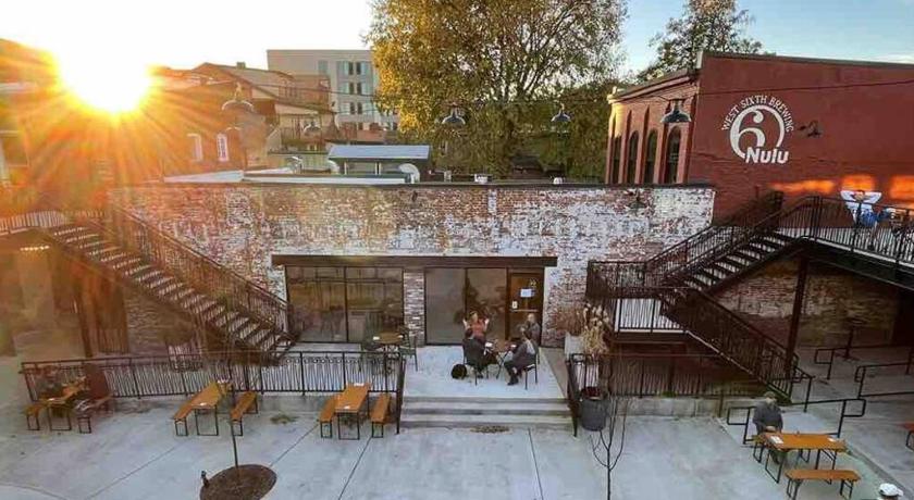 2Br Unit W/ Cinema Room in Nulu