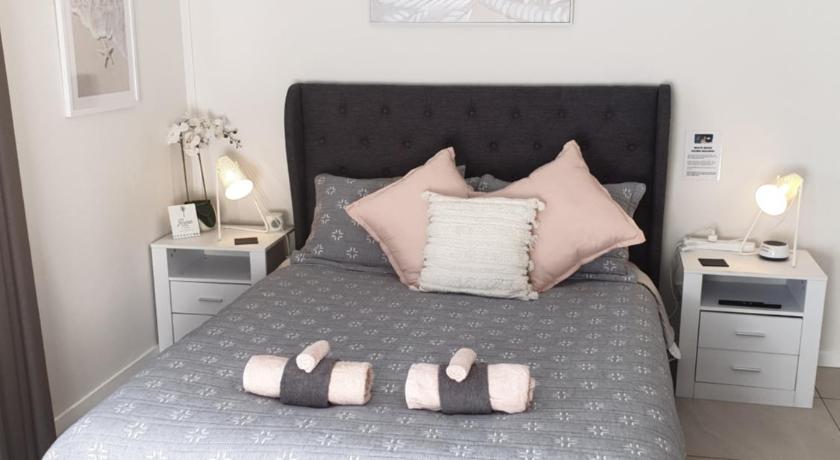 GUESTHOUSE on REGENT Bed & Breakfast
