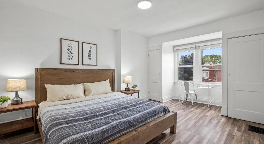 Oakland/University @G Modern and Bright Private Bedroom with Shared Bathroom