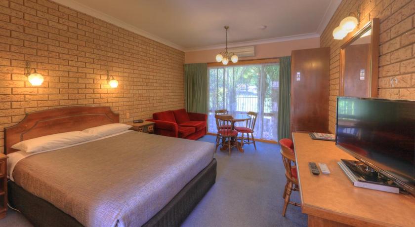Barrass's John Bright Motor Inn