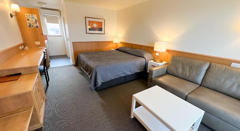 Summerhill Motor Inn