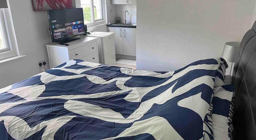 Studio - 1 Bed - CloseToElizabethLine&Westfield