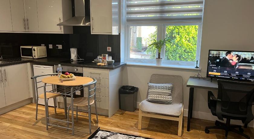 MJ Serviced Apartment up to 6 Guest - Luxurious living in West London next to Tube station & Central