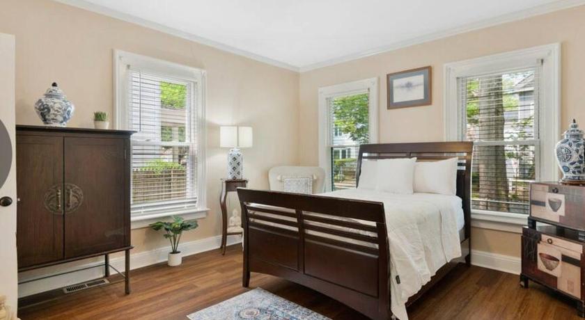 Beautiful Studio Apartment in Historic House