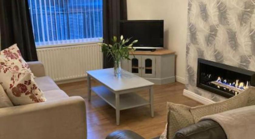 Coniston House Lancaster 3 bedrooms Parking and Garden