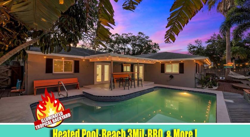 Heated Pool House: Beach 3Miles · Bar · BBQ & GYM!