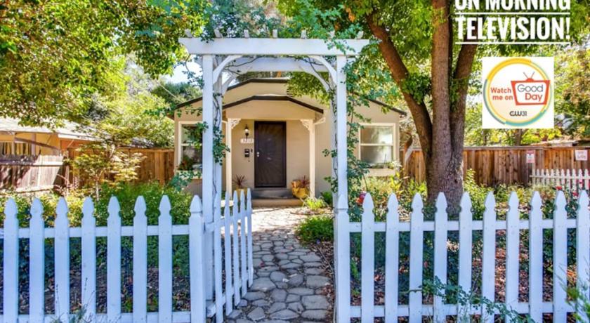 Smart Eclectic ART HOUSE near the beat